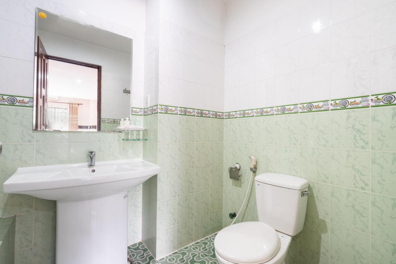 Khach San Hong Phat Ho Chi Minh City Exterior photo