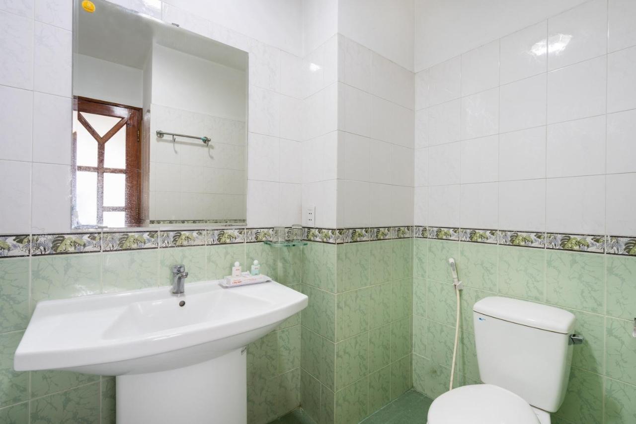Khach San Hong Phat Ho Chi Minh City Exterior photo